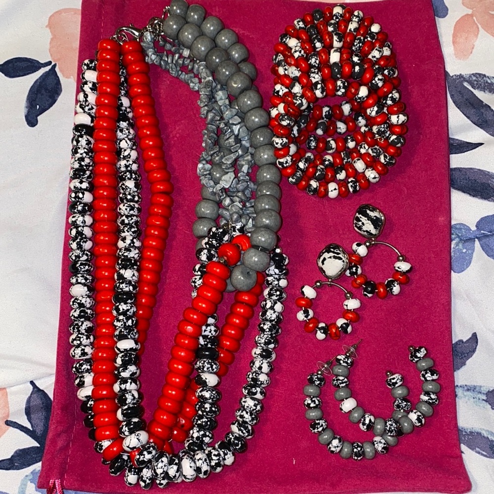 Sassy Jones Red/Gray Tezra set.